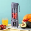 Elektrische Mini-Fruchtsaftpresse 450 ml mit USB & Display Elektrische Mini-Fruchtsaftpresse 450 ml mit USB & Display