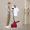 S39d383b670ea4772b7de35909684ca73c.webp Kleiderdampfer 2500 W – Vertikales Dampfbügeleisen für Bekleidung